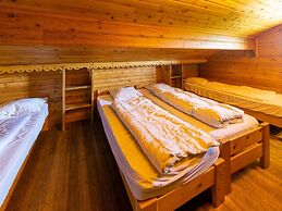 Majestic Chalet in Durbuy 200 Meters From the Golf