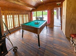 Majestic Chalet in Durbuy 200 Meters From the Golf