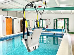 Edinah Complex With Pool and Facilities for PRM