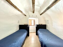 Edinah Complex With Pool and Facilities for PRM