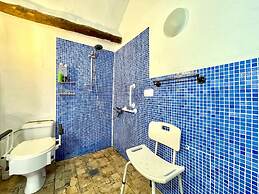 Edinah Complex With Pool and Facilities for PRM