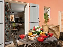 Spacious Holiday Home in the Luberon