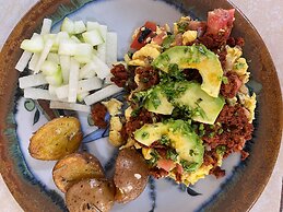 Zandoyo Bed & Breakfast