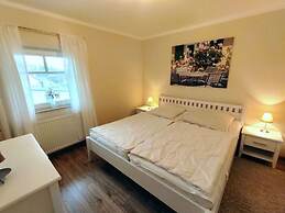 Strandburg Modern Retreat