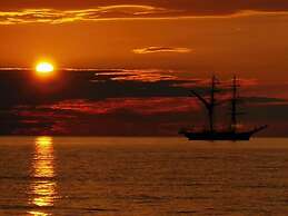 Strandburg Modern Retreat