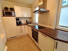 Strandburg Modern Retreat