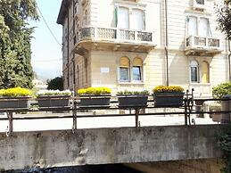 Nice Apartment in a Historic and Elegant Building in the Center of Gar