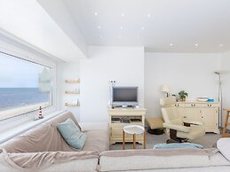 Apartment With Frontal sea View