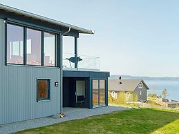 10 Person Holiday Home in Inderoy-by Traum