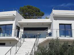 Architectural Villa With Swimming Pool