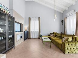 Modern Villa With Swimming Pool and Fenced Garden