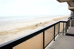 Apartment in Nieuwpoort With sea View