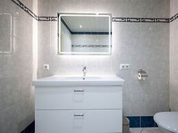 Hoppe 2 Modern Retreat