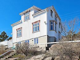 12 Person Holiday Home in Lyngor
