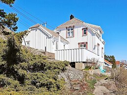 12 Person Holiday Home in Lyngor