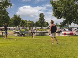 Luxurious Holiday Home on the Water in the Betuwe