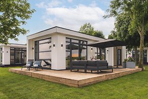 Cozy Riverside Escape