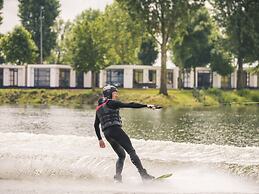 Luxurious Holiday Home on the Water in the Betuwe