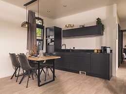 Luxurious Holiday Home on the Water in the Betuwe