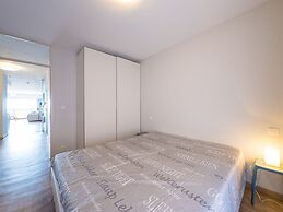 Bright Apartment With Kitchen