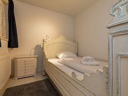 Beautiful Bungalow With Garden