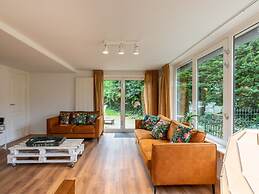 Beautiful Bungalow With Garden