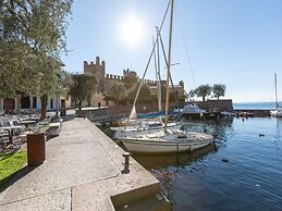 Modern Apartment in Bardolino With Terrace