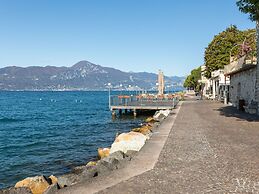 Modern Apartment in Bardolino With Terrace