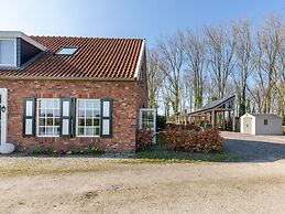 Cosy Holiday Home With Garden