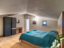 Villa With Swimming Pool and Outdoor Kitchen