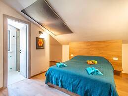 Villa With Swimming Pool and Outdoor Kitchen