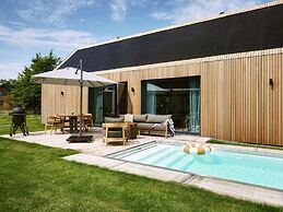 Luxury Holiday Home With Private Swimming Pool and Sauna, in the Achte
