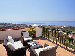 Belvilla by OYO La Zenaida II