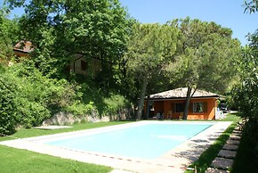Luxurious Bungalow in Garda With Swimming Pool