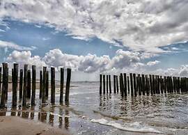 Modern Stay Near the Beach