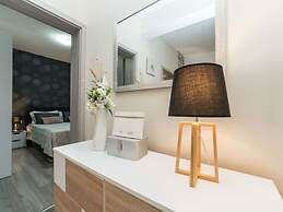 Nicoll With Pool, 50 m From the Beach