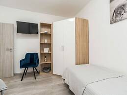 Nicoll With Pool, 50 m From the Beach