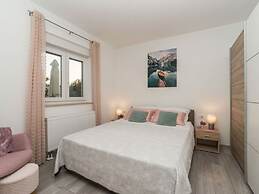 Nicoll With Pool, 50 m From the Beach