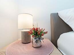 Nicoll With Pool, 50 m From the Beach