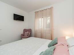 Nicoll With Pool, 50 m From the Beach