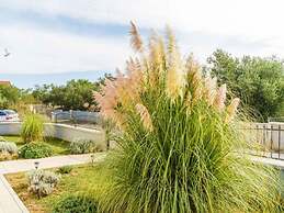 Nicoll With Pool, 50 m From the Beach