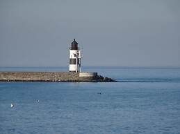 Anchorage Modern Retreat