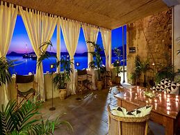 Villa Lola - Four Bedroom Villa With Sea View