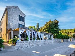 Villa Lola - Four Bedroom Villa With Sea View