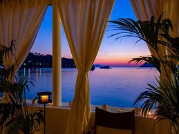 Villa Lola - Four Bedroom Villa With Sea View