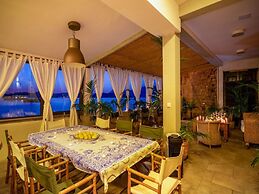 Villa Lola - Four Bedroom Villa With Sea View