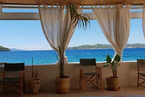 Villa Lola - Four Bedroom Villa With Sea View