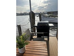 Premium Houseboat Blue Lagoon