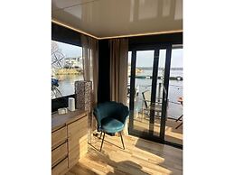 Premium Houseboat Blue Lagoon