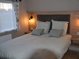Nice Chalet on a Luxury Resort in Vlaanderen